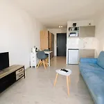 Bright With Pool And Sea View لا سين سور مير